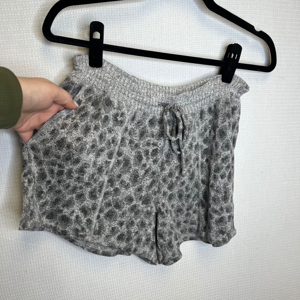 Soma Womens Grey Leopard Print Pajama Shorts Size S Soft Knit Drawstring Pockets